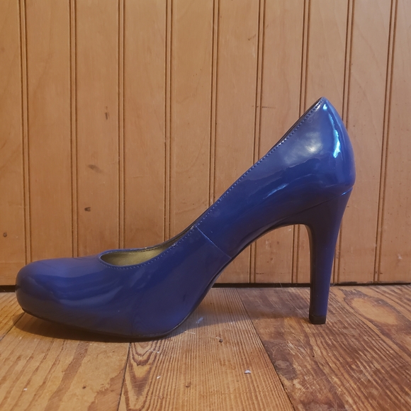 Bandolino Blue Patent Round-Toe Pumps - Picture 2 of 5